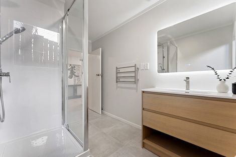 Photo of property in 137 Albany Highway, Unsworth Heights, Auckland, 0632