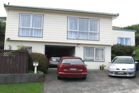 Photo of property in 7 Bloomsbury Grove, Newlands, Wellington, 6037