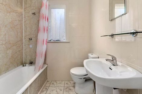 Photo of property in 35 Bayview Road, Browns Bay, Auckland, 0630