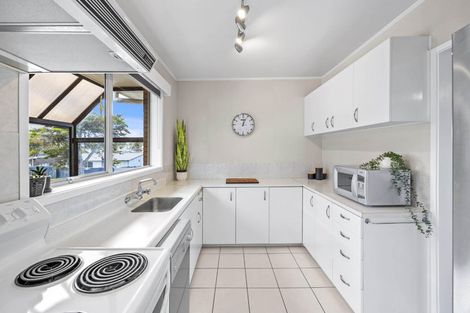 Photo of property in 2/54 Luton Avenue, Sunnyhills, Auckland, 2010