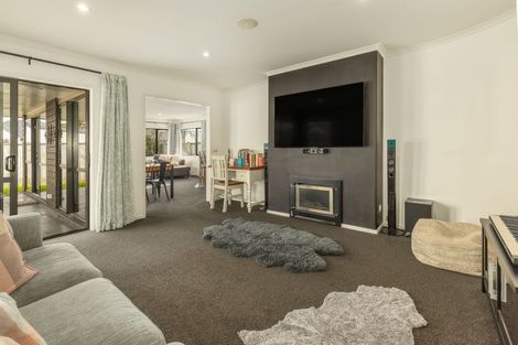 Photo of property in 18 Pearson Place, Paraparaumu, 5032