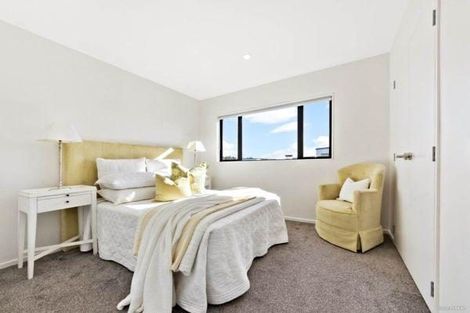 Photo of property in 2 Creekside Way, Flat Bush, Auckland, 2019