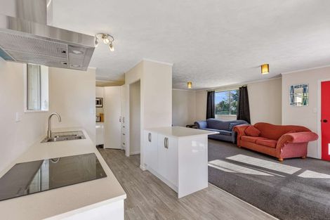 Photo of property in 121 Weraroa Road, Waverley, 4510