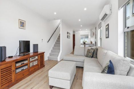 Photo of property in 43 Samuel Cassidy Avenue, Swanson, Auckland, 0614