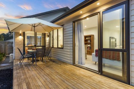 Photo of property in 14 Vinistra Road, Kumeu, 0810