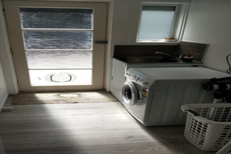 Photo of property in 32a Wade River Road, Stanmore Bay, Whangaparaoa, 0932