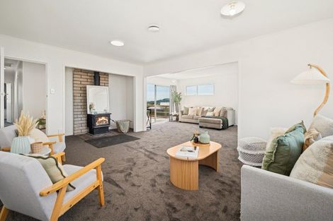 Photo of property in 124 Mallard Drive, Selwyn Heights, Rotorua, 3015