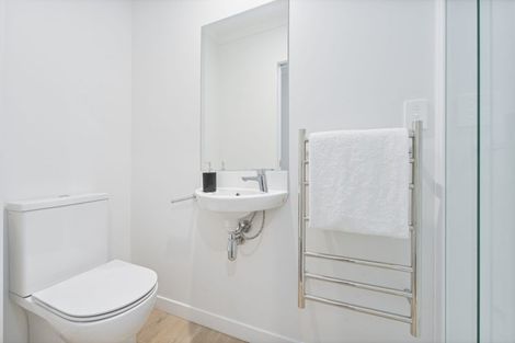 Photo of property in 5/5 Peachgrove Road, Te Atatu Peninsula, Auckland, 0610