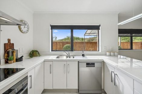 Photo of property in 41 King Charles Drive, Kingsley Heights, Upper Hutt, 5018