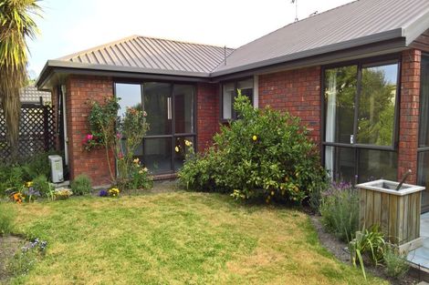 Photo of property in 2/40 Windermere Road, Papanui, Christchurch, 8053