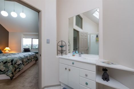 Photo of property in 1/909 Beach Road, Waiake, Auckland, 0630