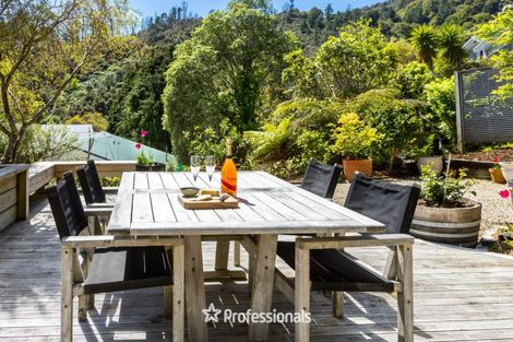 Photo of property in 96 Kamahi Street, Stokes Valley, Lower Hutt, 5019