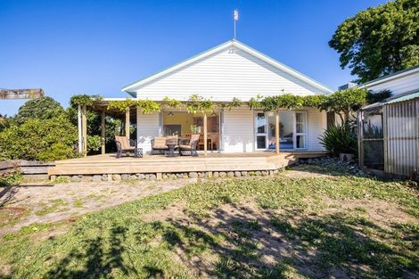 Photo of property in 46 Takiroa Street, Urenui, 4375