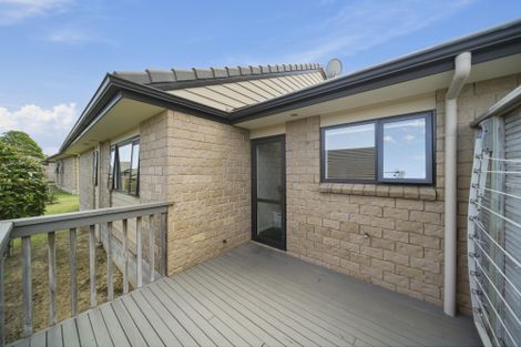 Photo of property in 21 Royalle Mews, Botany Downs, Auckland, 2010