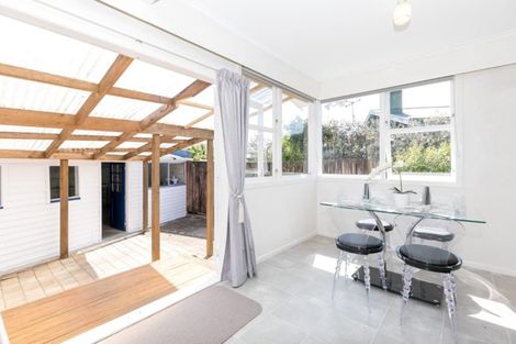 Photo of property in 2 Rhonda Avenue, Deanwell, Hamilton, 3206