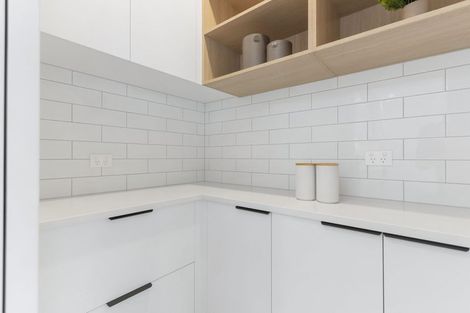 Photo of property in 21 Korowhiti Road, Clarks Beach, 2122