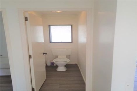 Photo of property in 2/21 Walnut Lane, Browns Bay, Auckland, 0630