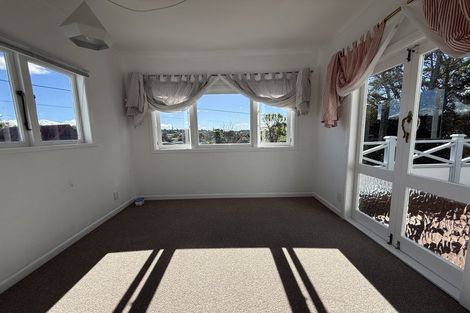Photo of property in 1/76 Kaurilands Road, Titirangi, Auckland, 0604
