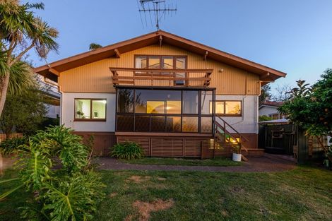 Photo of property in 24 Sylvan Avenue, Northcote, Auckland, 0627