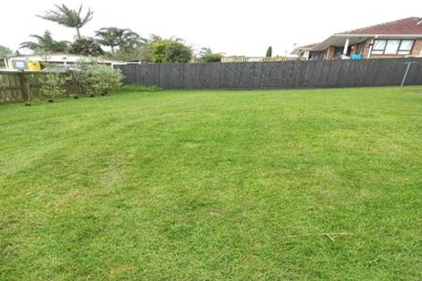 Photo of property in 2/6 Benygloe Place, Highland Park, Auckland, 2010