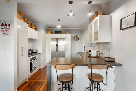 Photo of property in 44 Kiwi Esplanade, Mangere Bridge, Auckland, 2022
