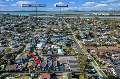 Photo of property in 10e Roberts Road, Te Atatu South, Auckland, 0610