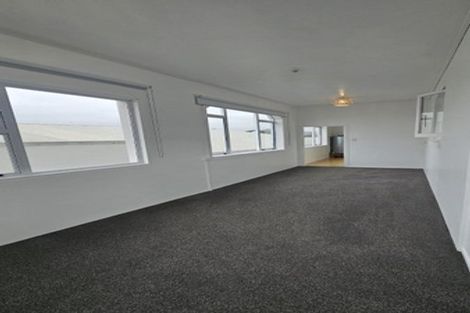 Photo of property in Devonport Apartments, 38/127 Saint Aubyn Street, New Plymouth, 4310