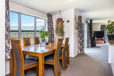 Photo of property in 28 Montgomery Crescent, Kinloch, Taupo, 3377