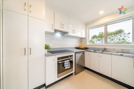 Photo of property in 4/30 London Road, Korokoro, Lower Hutt, 5012