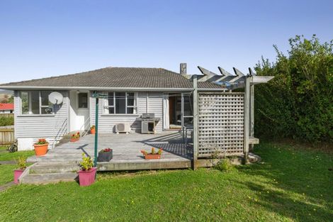 Photo of property in 44 Beauzami Crescent, Ascot Park, Porirua, 5024