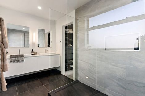 Photo of property in 21 Heath Avenue, Northcote, Auckland, 0627