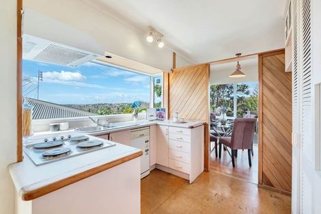 Photo of property in 14 Camelot Place, Glenfield, Auckland, 0629