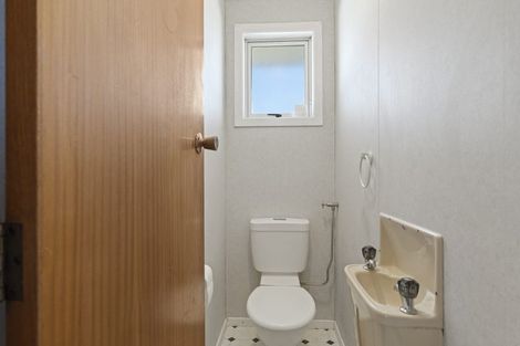 Photo of property in 15 Clifton Drive, Waitara, 4320