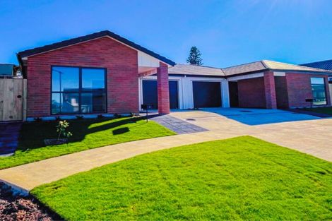 Photo of property in 7 Waruhia Crescent, Rototuna North, 3281