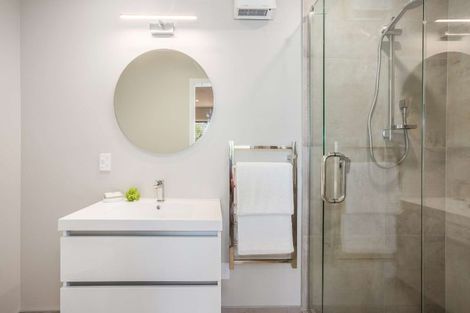 Photo of property in 2/7 Grays Road, Plimmerton, Porirua, 5026