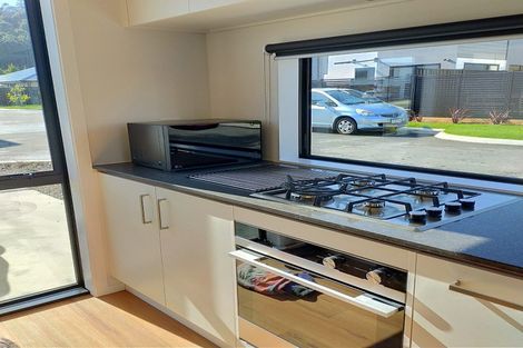 Photo of property in 4 Desert Gold Lane, Wallaceville, Upper Hutt, 5018