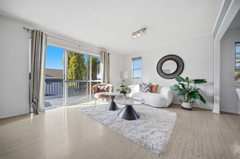Photo of property in 10 Celeste Place, Totara Vale, Auckland, 0627