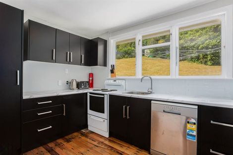 Photo of property in 9 Berkshire Grove, Cannons Creek, Porirua, 5024