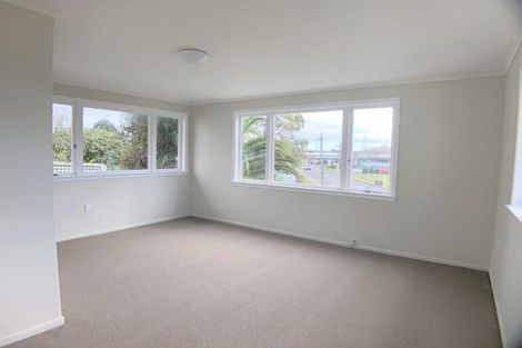 Photo of property in 8 Binsted Road, New Lynn, Auckland, 0600