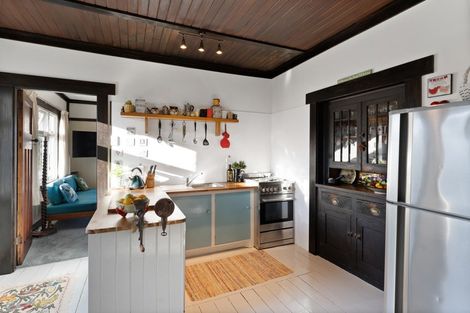 Photo of property in 16 Birdwood Avenue, Moturoa, New Plymouth, 4310