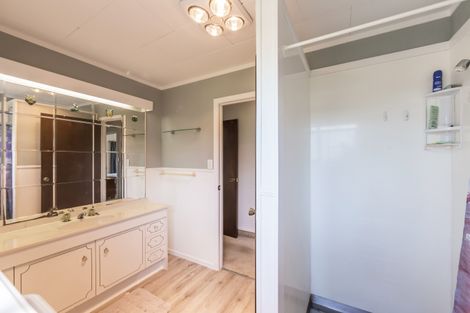 Photo of property in 76a Brian Crescent, Stanmore Bay, Whangaparaoa, 0932