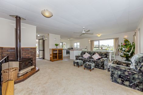 Photo of property in 76a Brian Crescent, Stanmore Bay, Whangaparaoa, 0932