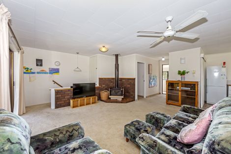Photo of property in 76a Brian Crescent, Stanmore Bay, Whangaparaoa, 0932