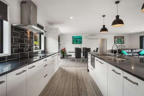 Photo of property in 104 Solan Drive, Waimauku, 0812