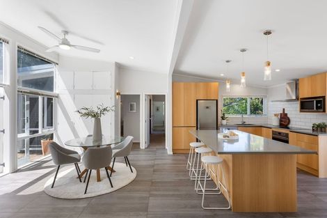 Photo of property in 4 Gladys Avenue, Glenfield, Auckland, 0629