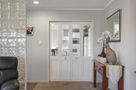 Photo of property in 9 Meynell Court, Glen Eden, Auckland, 0602