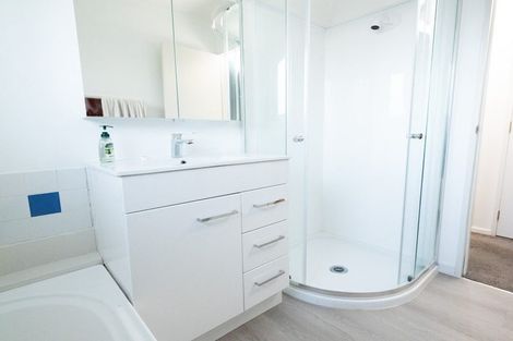 Photo of property in 25 Loughanure Place, Massey, Auckland, 0614