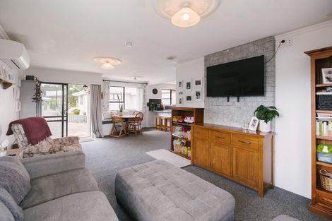 Photo of property in 59 Crewe Crescent, Hokowhitu, Palmerston North, 4410