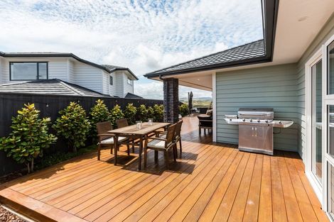 Photo of property in 22 Topsail Way, Whitby, Porirua, 5024