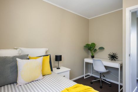 Photo of property in 23a Brooker Grove, Newlands, Wellington, 6037